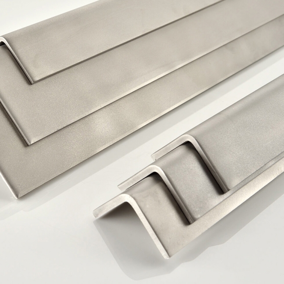 Thanh Inox chữ V dập 304